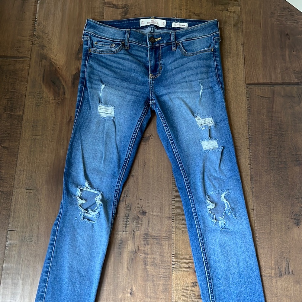HOLLISTER LOW RISE SUPER SKINNY RIPPED JEANS